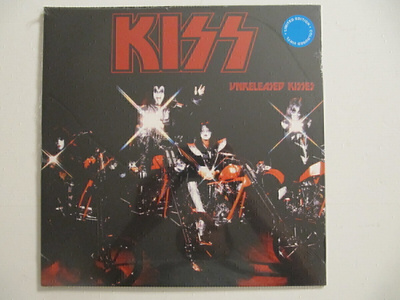 Kiss Unreleased Kisses Värivinyyli LP Avattavat kannet