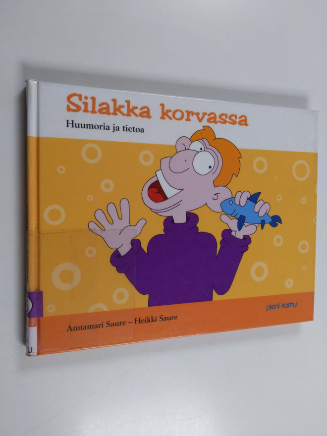 Annamari Saure : Silakka korvassa : huumorikertomuksia