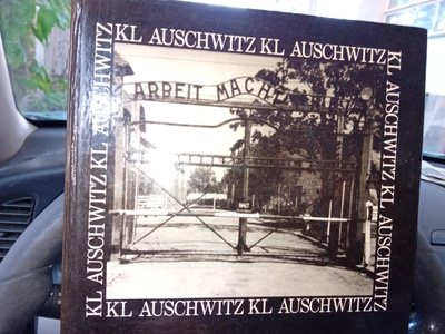 AUSCHWITZ KUVAHISTORIA ( SIS POSTIKULU  )