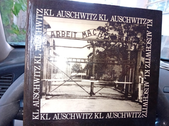 AUSCHWITZ KUVAHISTORIA ( SIS POSTIKULU  )