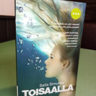 SALLA SIMUKKA :  JÄLJELLÄ / TOISAALLA ( SIS POSTIKULU ) - pikkukuva 1