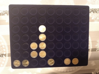 Sininen säilytyslevy 2€ 63 kolikoille