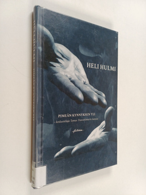 Heli Hulmi : Pimeän kynnyksen yli