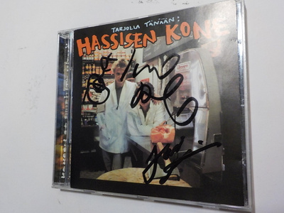 HASSISEN KONE - TARJOLLA TÄNÄÄN CD KOLMELLA NIMMARILLA