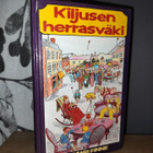 Jalmari Finne x4 - Kiljusen herrasväen paluu - kuv. R. Koivu - pikkukuva 3