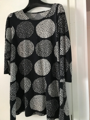 Tunika/ mekko annetaan