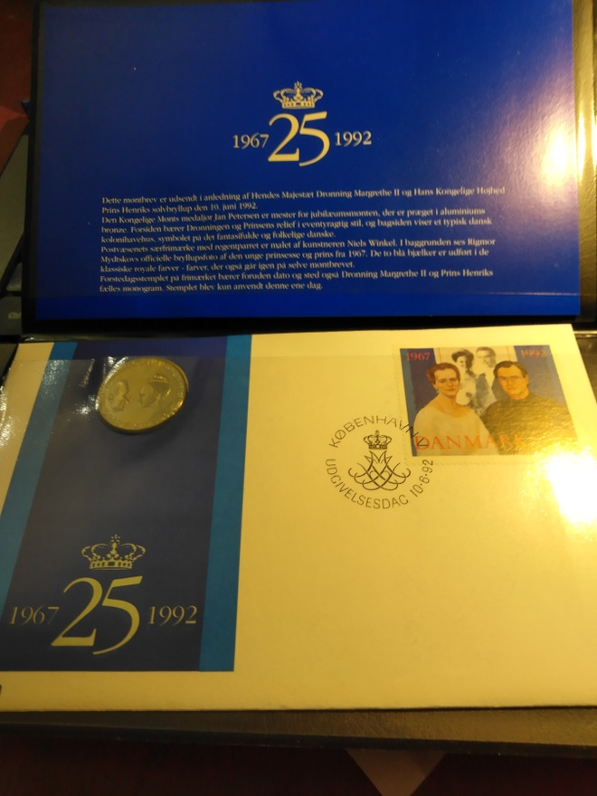 Kuningatar Margareetta ja Prinssi Henrik aviossa 25 vuotta