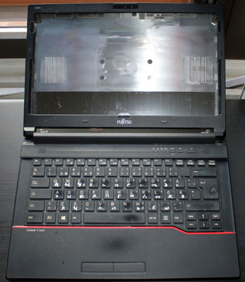 Fujitsu LIFEBOOK E546 rikki