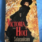 Victoria Holt: Salaisuuksien verkossa (1.p.) - pikkukuva 1