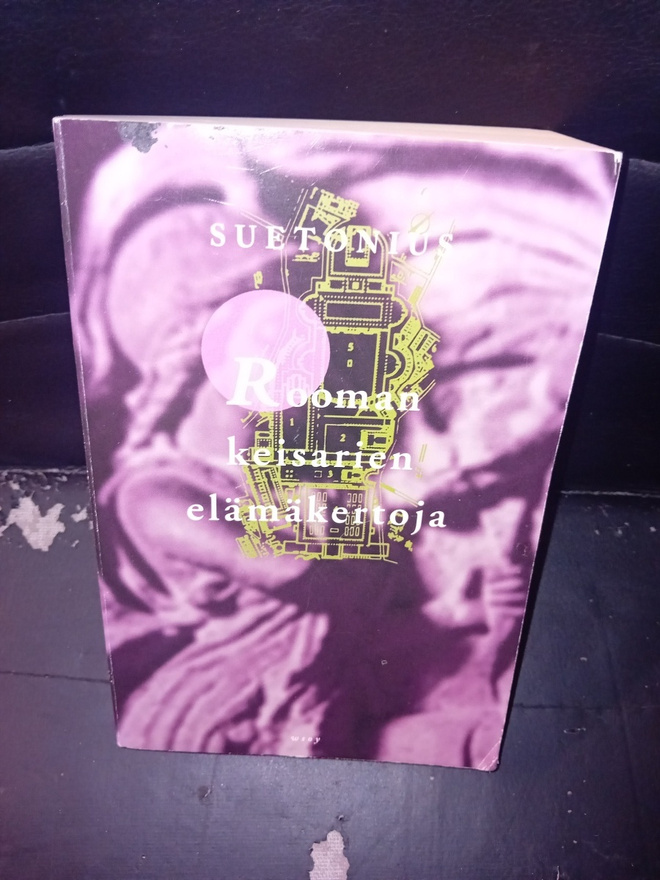 Suetonius : Rooman keisarien elämäkertoja  ( SIS POSTIKULU )