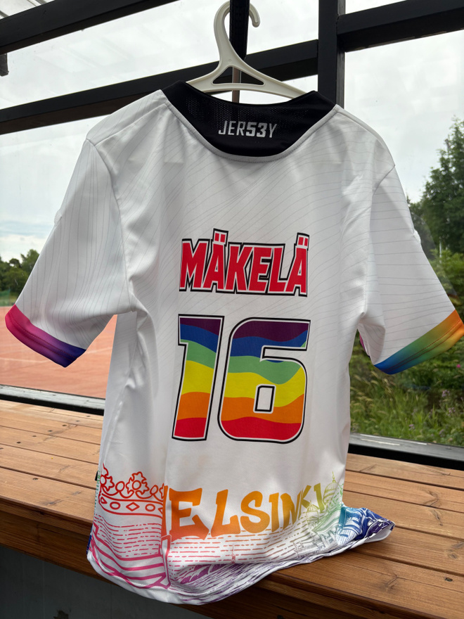Puna-Mustat game worn Pride pelipaita #16 Joona Mäkelä