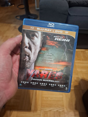 Vares Pahan Suudelma Bluray