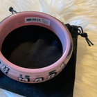 MARC JACOBS kaunis vaaleanpunainen rannerengas - pikkukuva 3