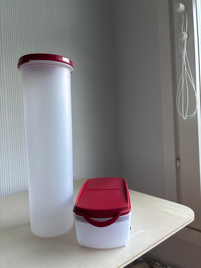 Tupperware 2 kpl säilytyspurkki 0,35 l ja spagettirasia 1,1l