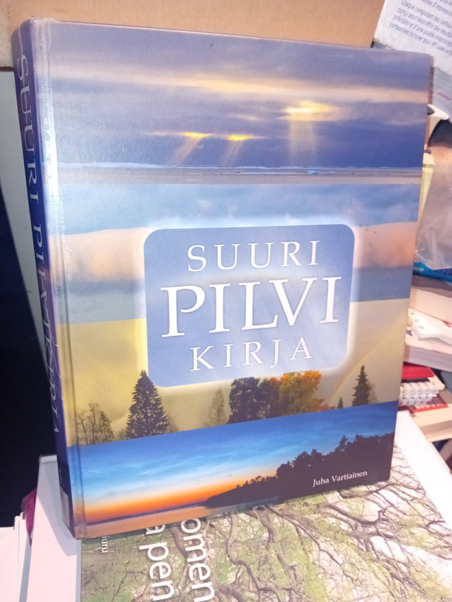 Vartiainen  : Suuri pilvikirja ( SIS POSTIKULU )