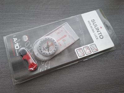 Suunto A-10 avaamattomassa pakkauksessa