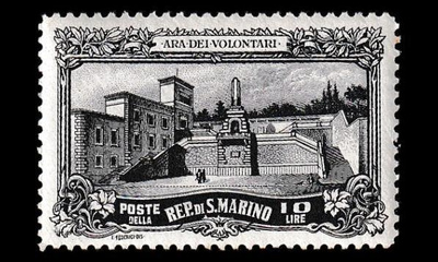 San Marino 140 ** Vapaaehtoissotilaiden muistomerkki 10L (19