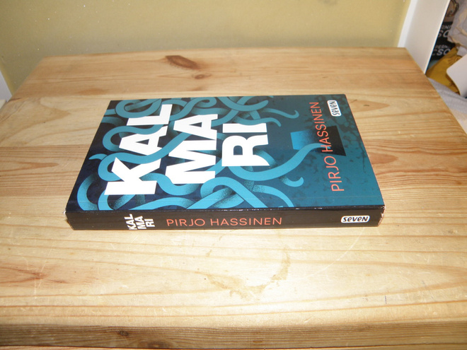 Pirjo Hassinen Kalmari (nidottu)