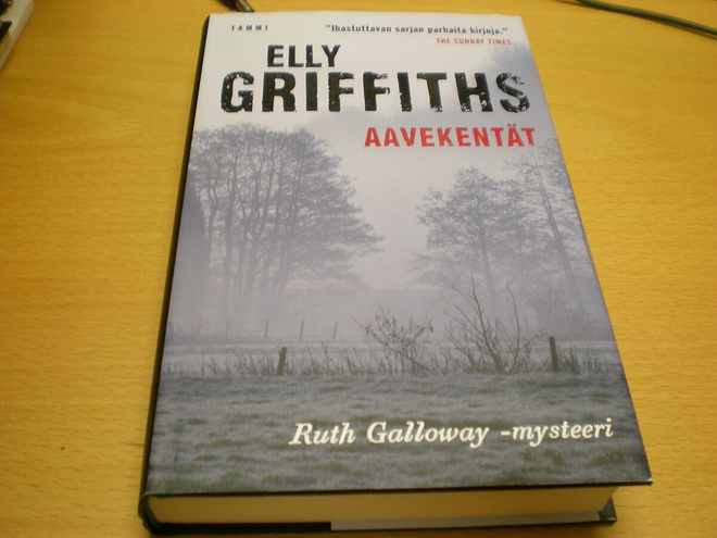 Elly Griffiths: Aavekentät