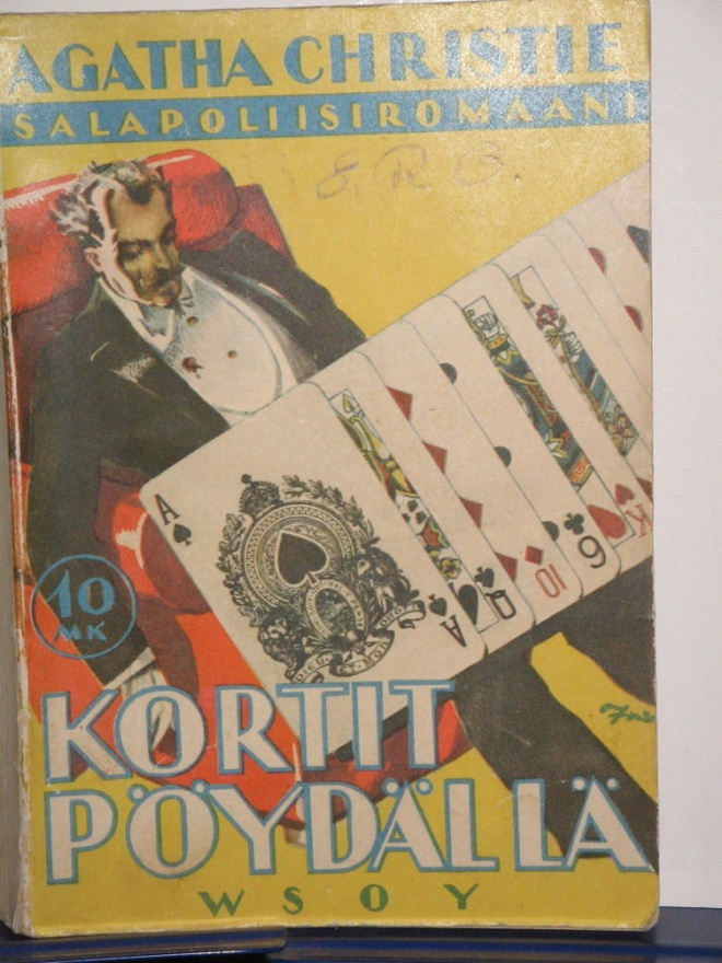 Agatha Christie : KORTIT PÖYDÄLLÄ