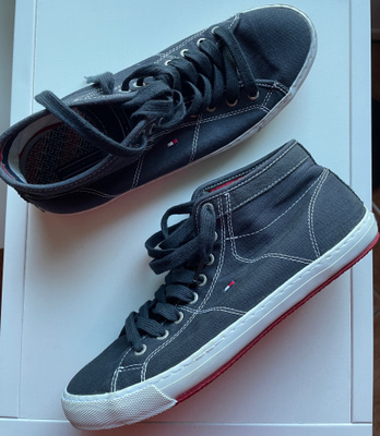 Tommy Hilfiger tennarit, koko 43