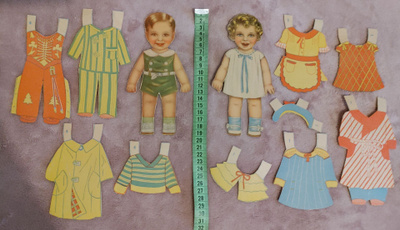 Paperinuket pikkutyttö ja -poika 1940-50-luku