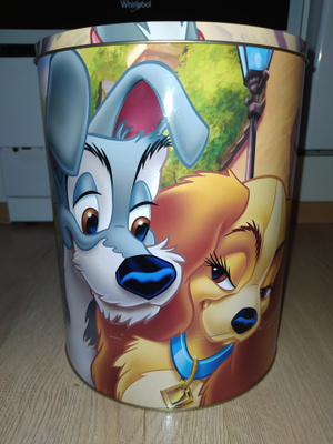 Kaunotar ja kulkuri peltipurkki korkeus 25cm/halkaisija 20cm