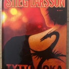 [Kirja] STIEG LARSSON: TYTTÖ JOKA LEIKKI TULELLA - pikkukuva 1