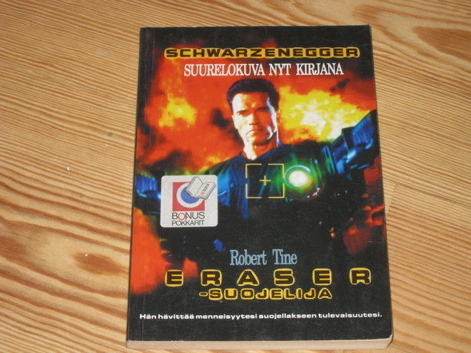 Tine, Robert: Eraser - suojelija Schwarzenegger v. 1996