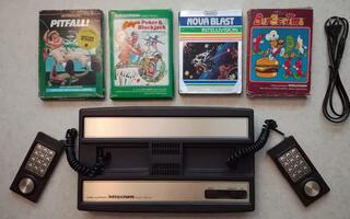 Mattel Intellivision pelikonsoli + neljä peliä