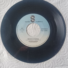 Hurriganes single Moon on Rising/Night'n Day - pikkukuva 1