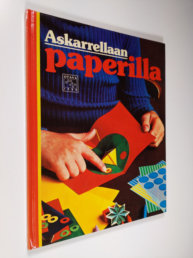Carol (piirrokset) Lawson : Askarrellaan paperilla