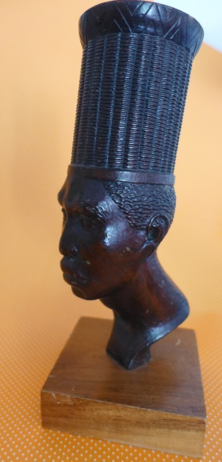 FIGUURI Rintapysti musta mies Kuuba   Amerikka 21cm