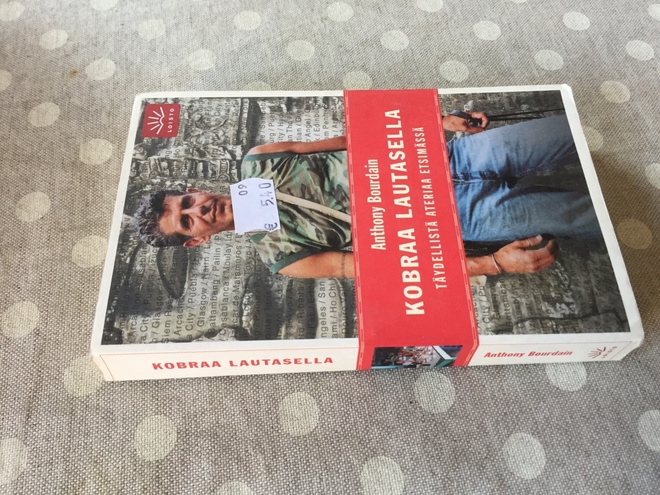 ANTHONY BOURDAIN KOBRAA LAUTASELLA HYVÄ