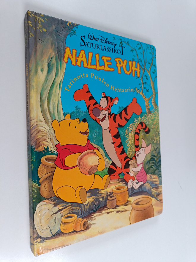 Nalle Puh : tarinoita Puolen hehtaarin metsästä