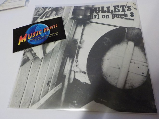 BULLETS - GIRL ON PAGE 3 M-/EX+ 7'' SINGLE