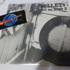 BULLETS - GIRL ON PAGE 3 M-/EX+ 7'' SINGLE - pikkukuva 1