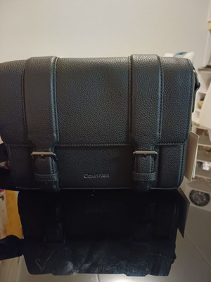 Calvin klein miesten laukku