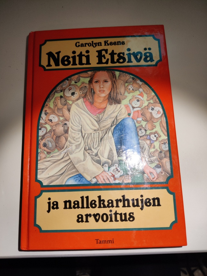 Neiti etsivä ja nallekarhujen arvoitus Carolyn Keene