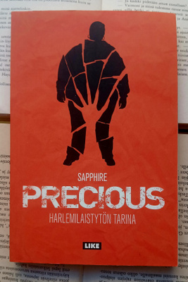 Sapphire - Precious: harlemilaistytön tarina (nid.)