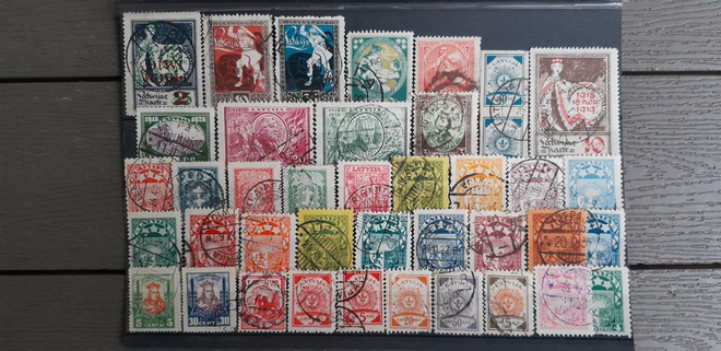 LATVIA VANHAA LEIMATTUJA postimerkkejä 40 kpl