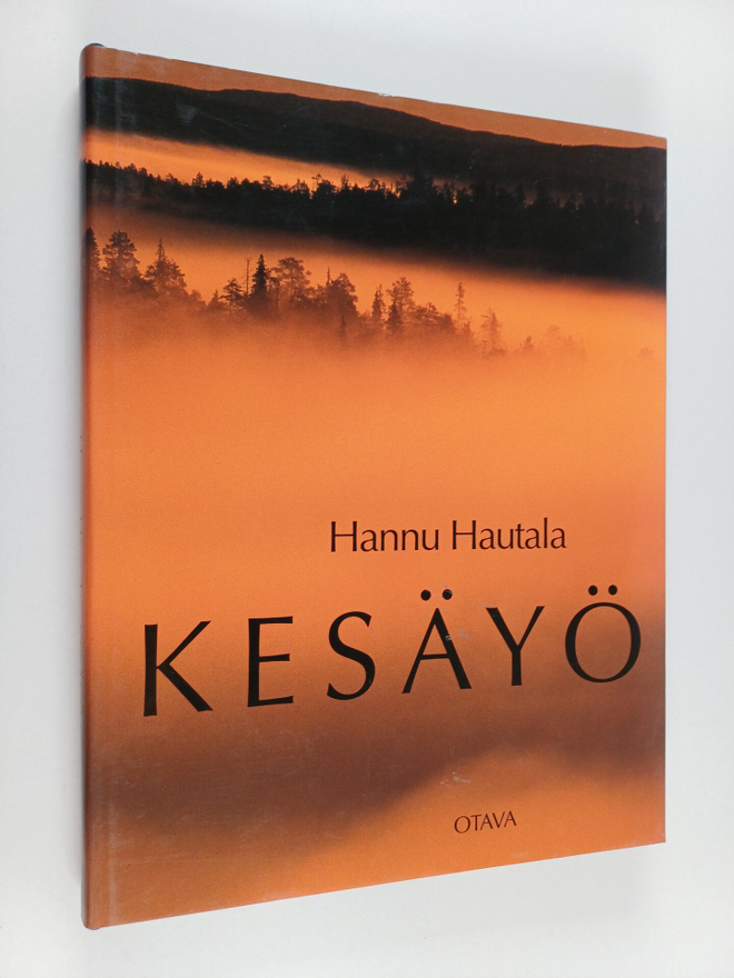 Hannu Hautala : Kesäyö : hetkiä pohjoisessa valossa