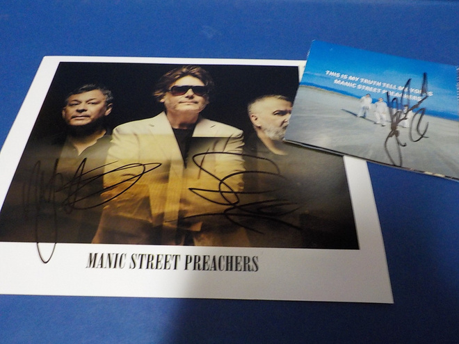 MANIC STREET PREACHERS KOKO BÄNDIN NIMIKIRJOITUKSET