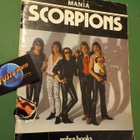 SCORPIONS VALOKUVAKIRJA KOKO BÄNDIN NIMMAREILLA - pikkukuva 1
