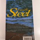 Danielle Steel : Sormus / Menneisyyden tuulet / Bettinan ... - pikkukuva 2