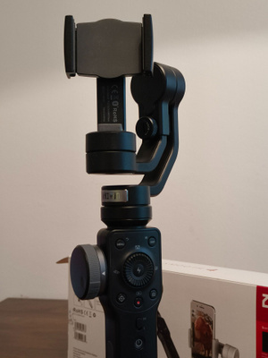 Zhiyun Smooth 4 -gimbal puhelimelle