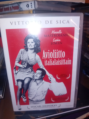 DVD Avioliitto italialaisittain ( SIS POSTIKULU )