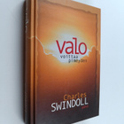 Charles R Swindoll : Valo voittaa pimeyden : ristin murhe... - pikkukuva 1