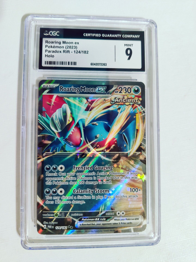 Roaring Moon ex - Paradox Rift 124/182 Holo CGC 9
