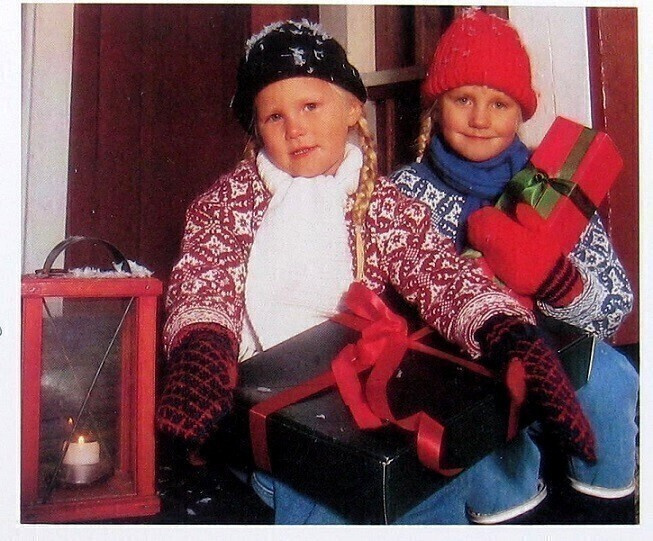 Tytöt ja lahjapaketit Joulukortti